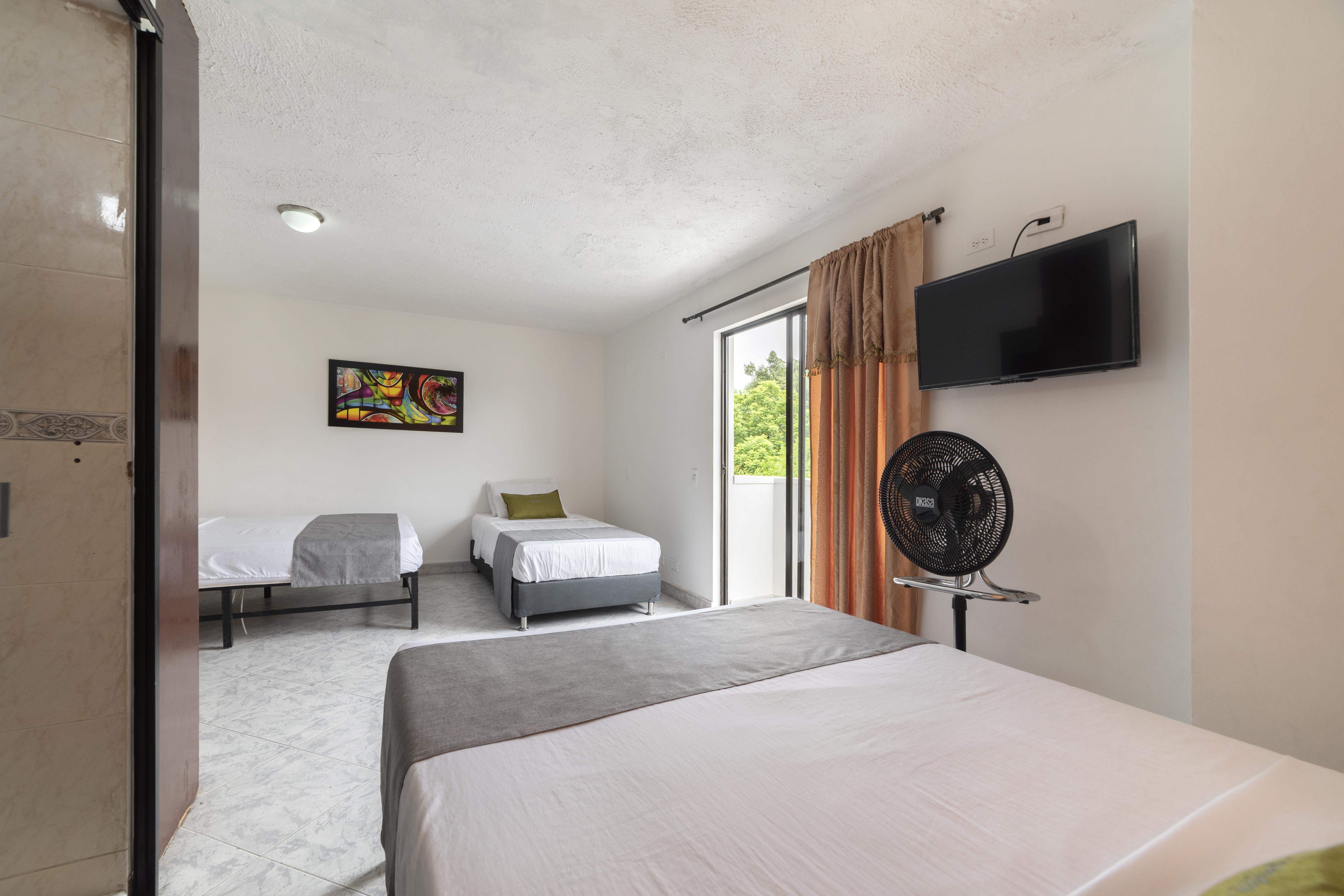 Hotel Balcones Del Estadio Медельин Экстерьер фото