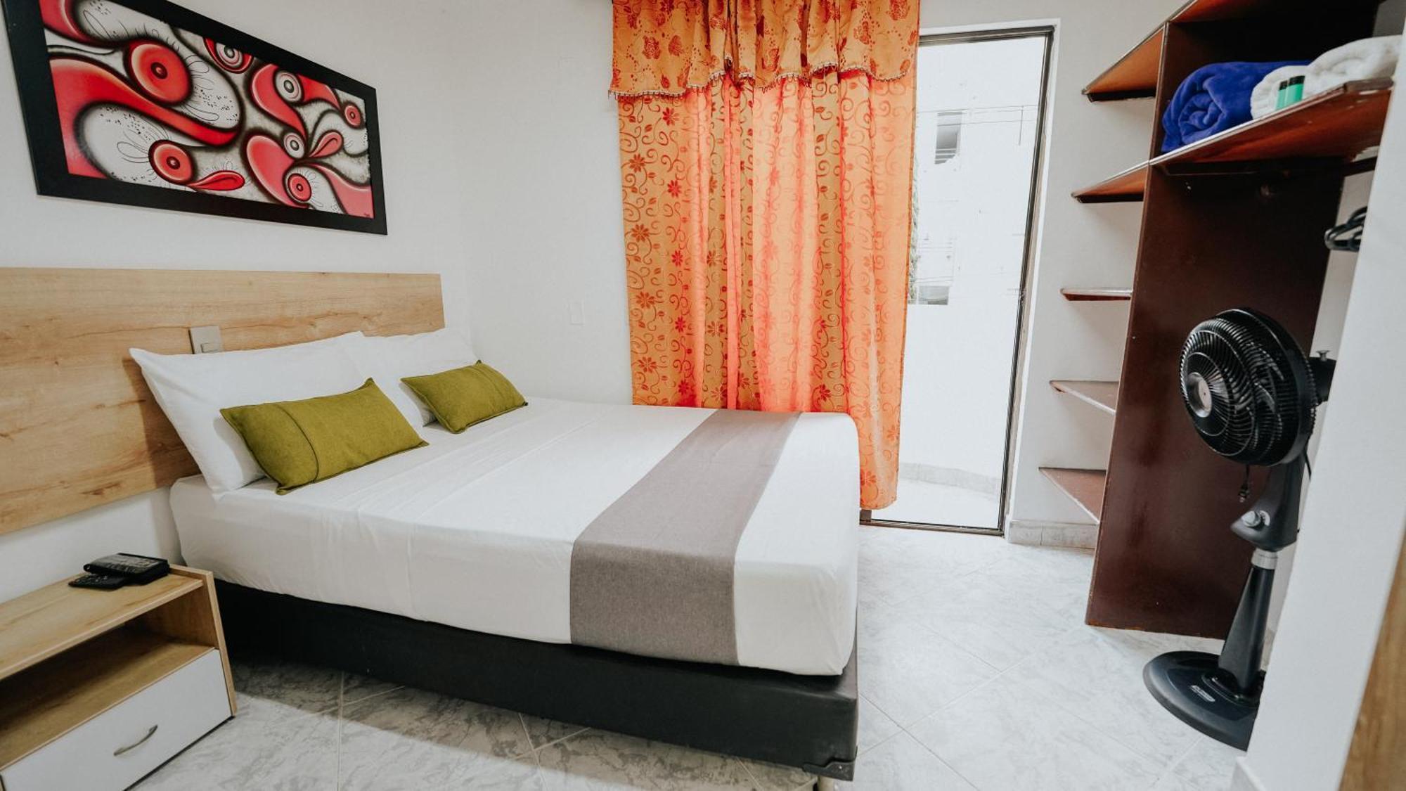 Hotel Balcones Del Estadio Медельин Экстерьер фото