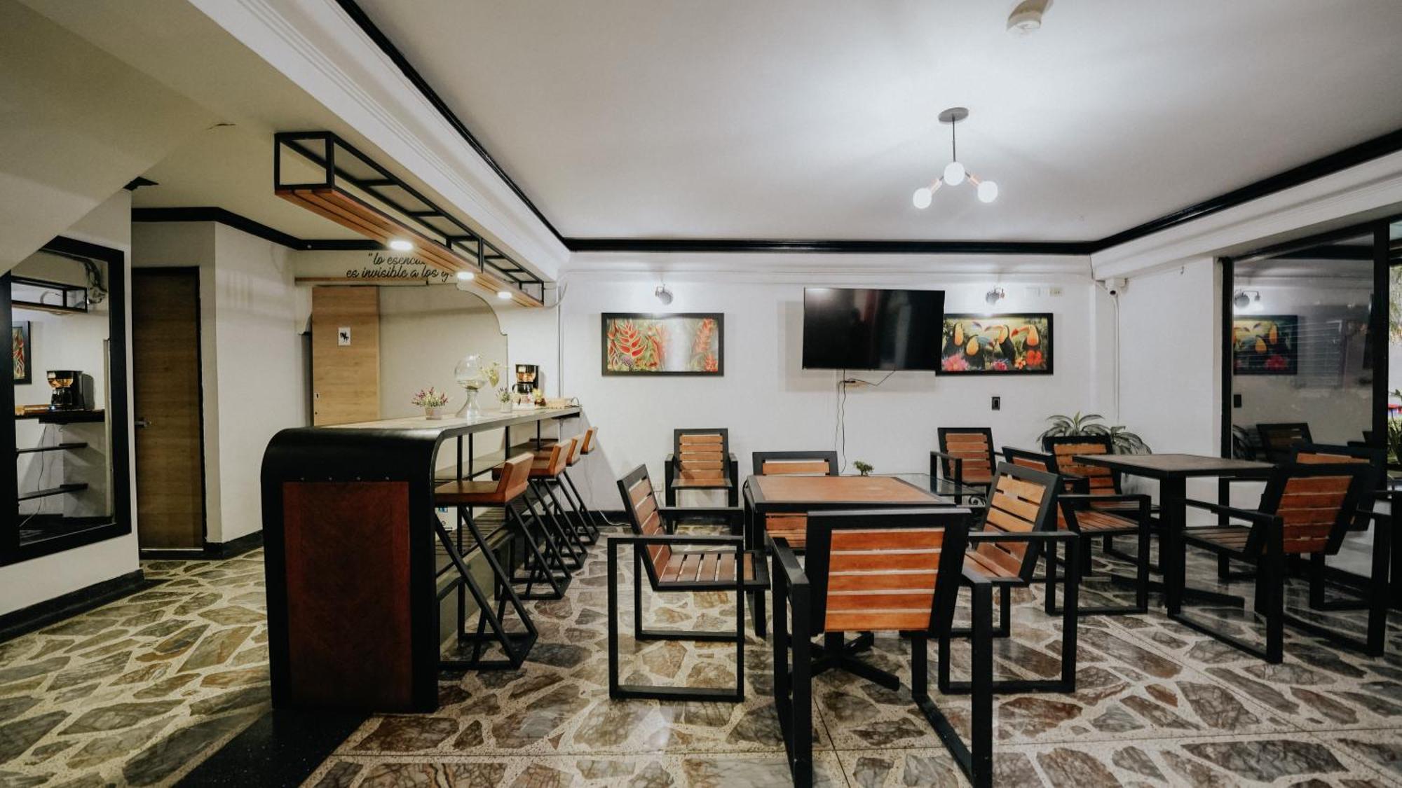 Hotel Balcones Del Estadio Медельин Экстерьер фото