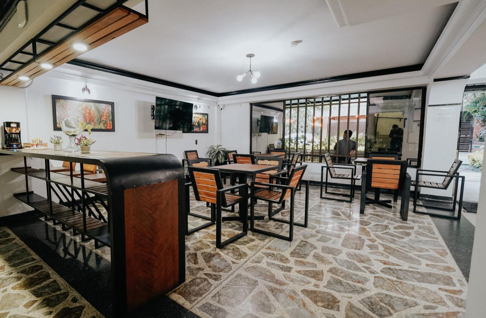 Hotel Balcones Del Estadio Медельин Экстерьер фото