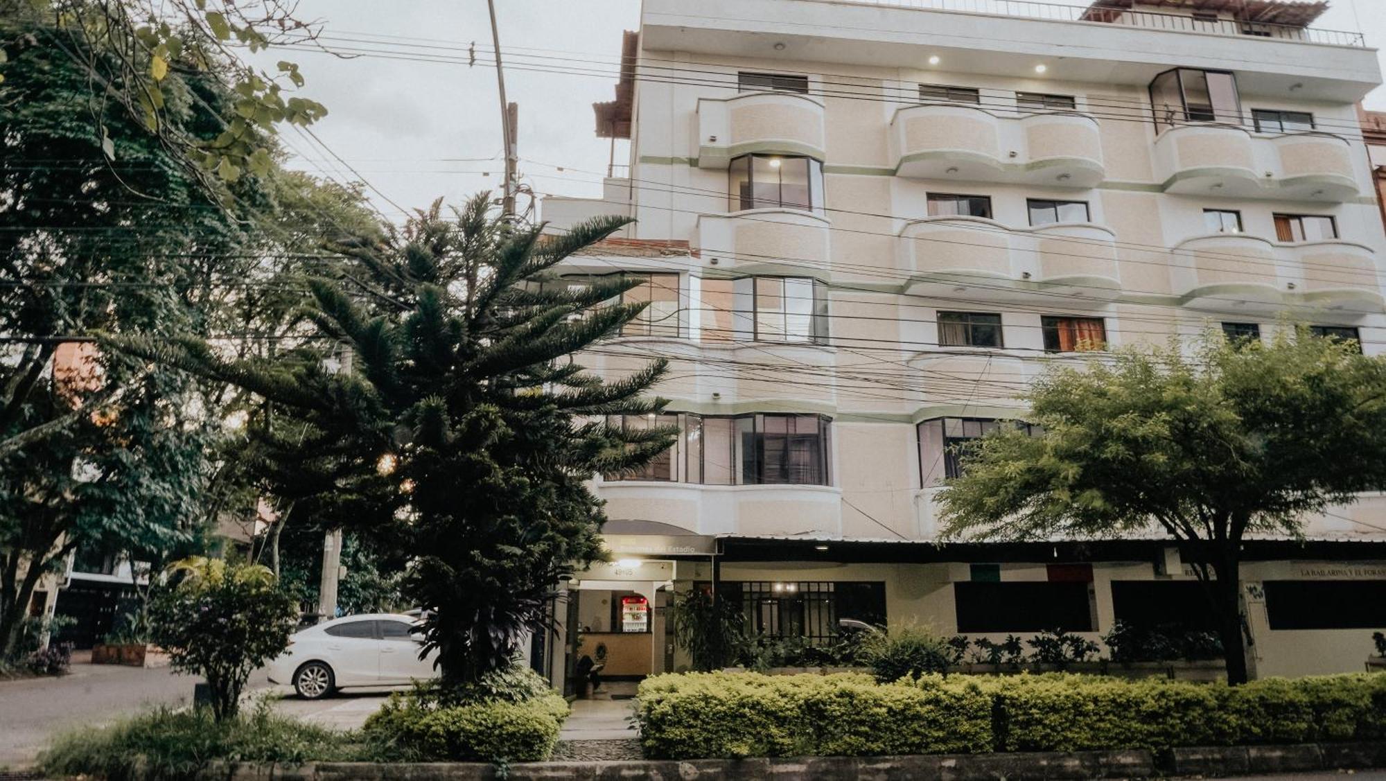 Hotel Balcones Del Estadio Медельин Экстерьер фото